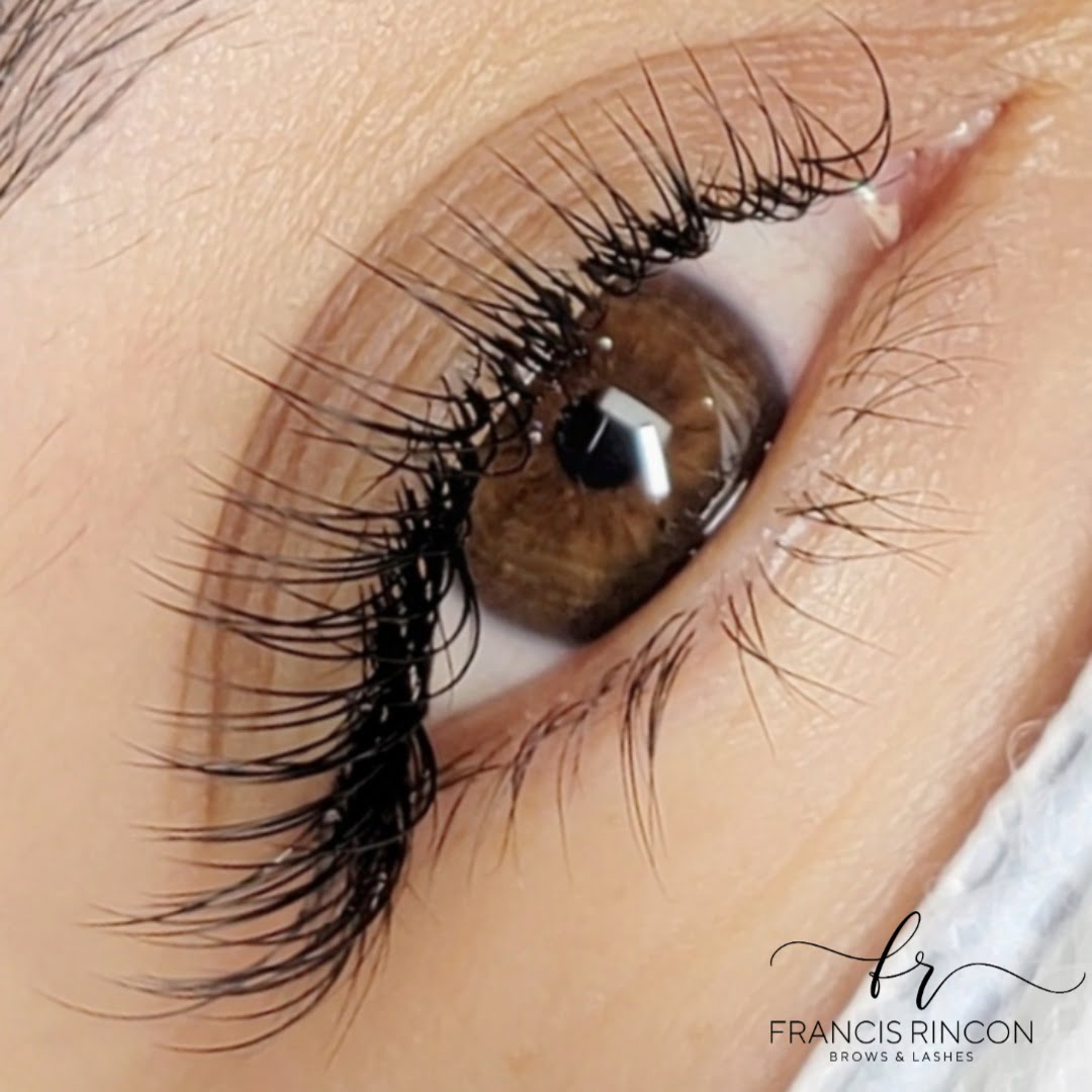 Extensiones de piedras - Studio_Nay_Lashes